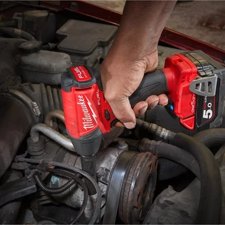 M18 FUEL™ ONE-KEY™ ½″-Vierkant-Akku-Schlagschrauber mit Sprengring – Bild 3